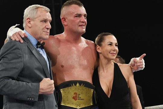 Boxer Pavel Šour ukončil kariéru titulem. Přišel správný čas, říká