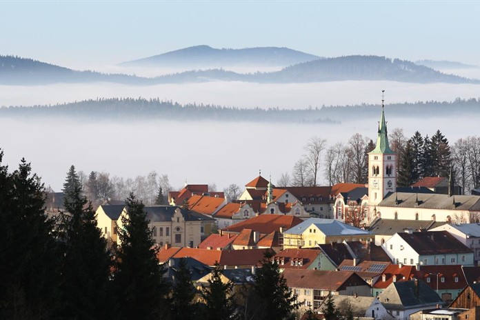 Jak se žije v Kašperkách? Město rozhodně nespí pod sněhem!