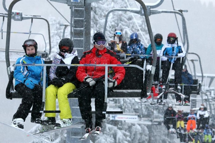 Jarním teplotám už sníh neodolal, největší lyžařský areál musí zavřít!