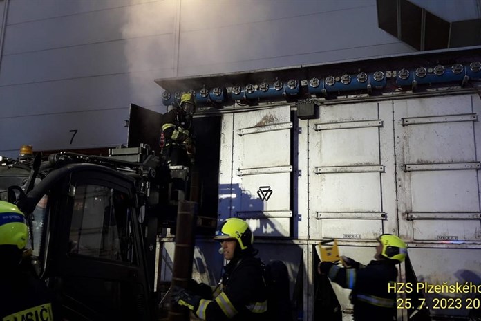 V jedné z firem na Borských polích začalo hořet, zaměstnanci se museli evakuovat!