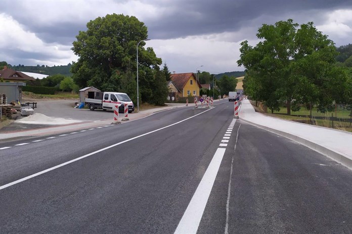 Řidičům na hlavním tahu u Klatov se uleví. Končí rekonstrukce průtahu Kocourovem