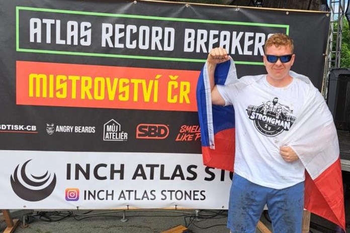 Mladý domažlický strongman Norbert Švarc překonal světový rekord