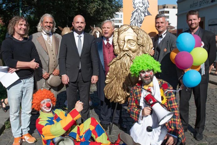 Uměleckou sezonu v Plzni a Plzeňském kraji symbolicky otevřel průvod Vendelín