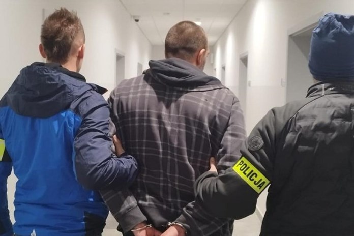 Policie zadržela uprchlého dezinformátora z Holýšova!