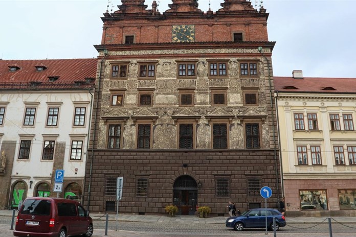 Šéf investic plzeňského magistrátu musí kvůli pravomocnému rozsudku skončit