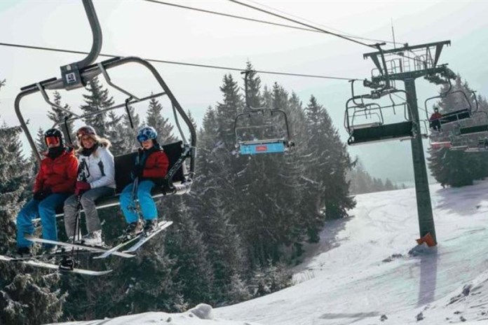 Největší lyžařský areál v Plzeňském kraji zahajuje sezónu, na sjezdovkách leží 50 centimetrů sněhu