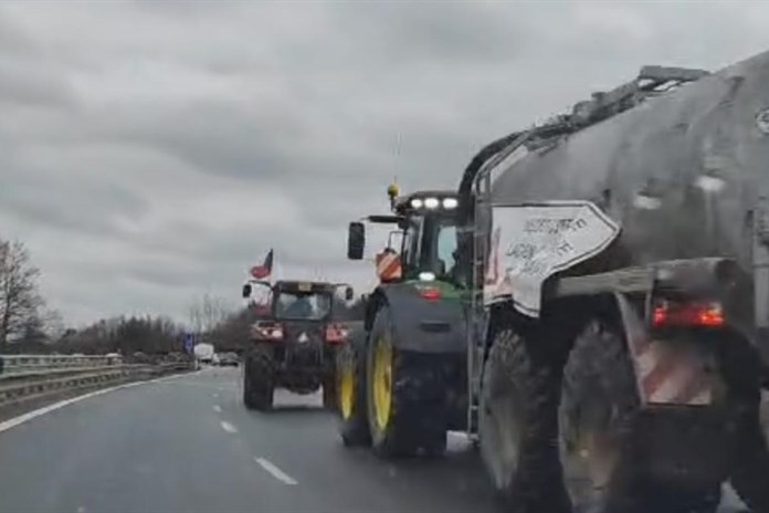 Farmáři z Plzeňského kraje protestovali u hranic proti politice Evropské unie