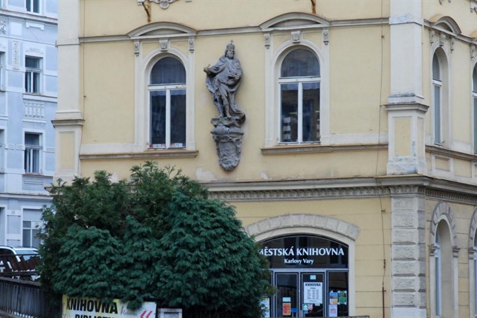 Městská knihovna Karlovy Vary odpouští upomínky a nabízí registraci zdarma