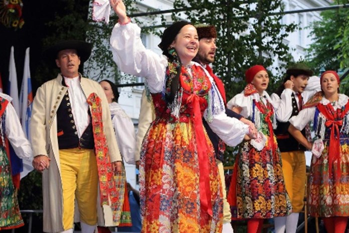 Mezinárodní folklorní festival CIOFF PLZEŇ 2024 rozezpívá a roztančí náš kraj