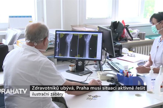 Zdravotníků ubývá, Praha musí situaci aktivně řešit