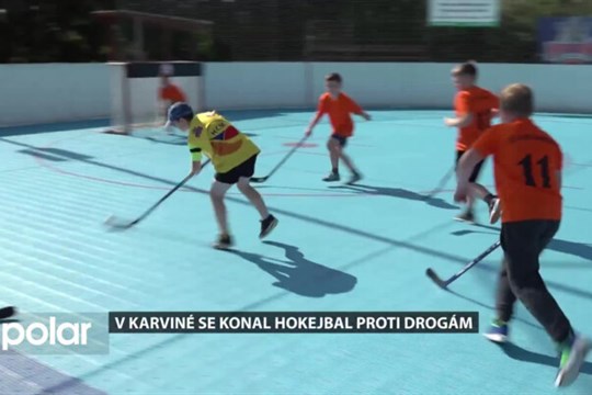 Městští strážníci uspořádali pro děti akci Hokejbal proti drogám