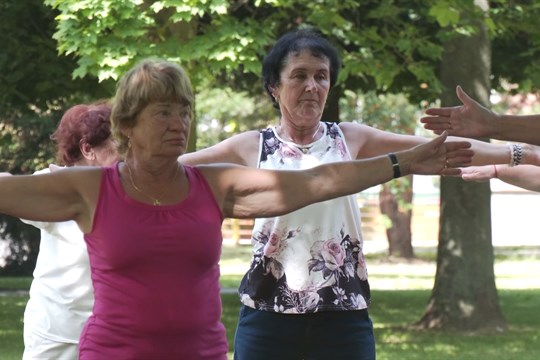 Park před otrokovickou poliklinikou patřil józe