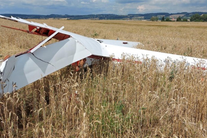 Ve Stonavě se zřítil větroň, stroj měl narazit do drátů vysokého napětí