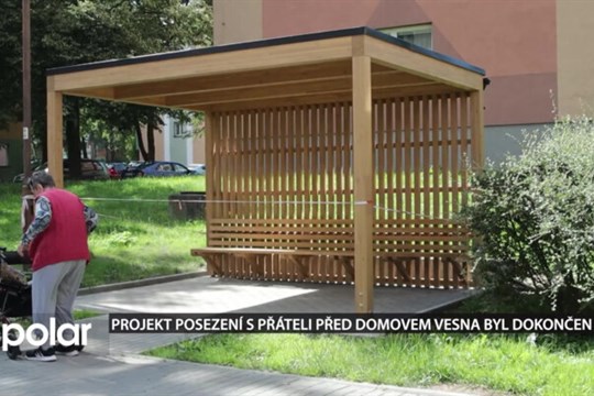 Projekt Posezení s přáteli před domovem Vesna byl dokončen