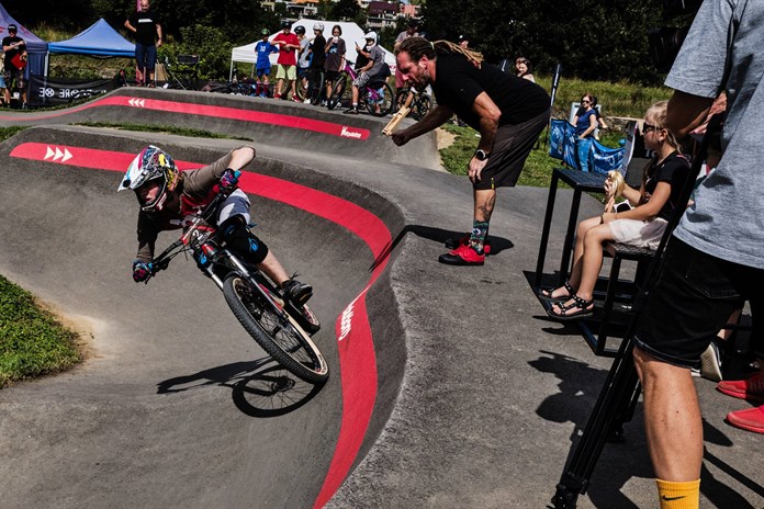 Otrokovice budou o víkendu hostit prestižní závody v pumptracku. Přijede i vicemistryně světa Sabina Košárková