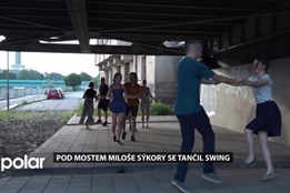 Pod mostem Miloše Sýkory se tančil swing, tančírny budou pokračovat po celé léto