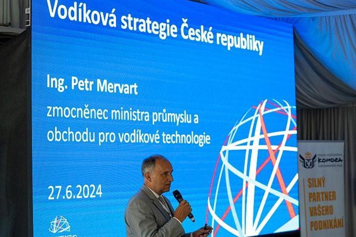 Konference představila vodíkovou technologii jako hnací motor regionálního rozvoje na Karlovarsku a v Bavorsku