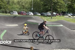 Nová pumptracková dráha vyrostla mezi panelovými domy v Bělském lese