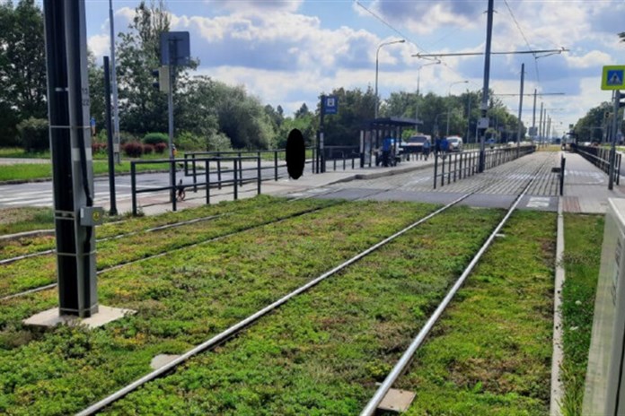 Nevidomý muž vstoupil před tramvaj v Porubě, policie hledá svědky vážné nehody