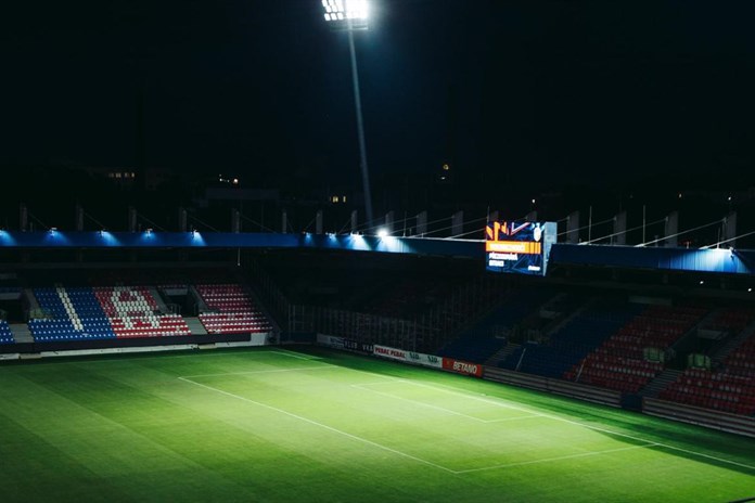 Fotbalový stadion v Plzni je znovu modernější, má nové LED osvětlení