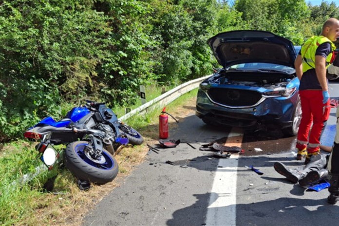 Vrtulník ostravských záchranářů zasahoval u nehody motorkáře na Olomoucku