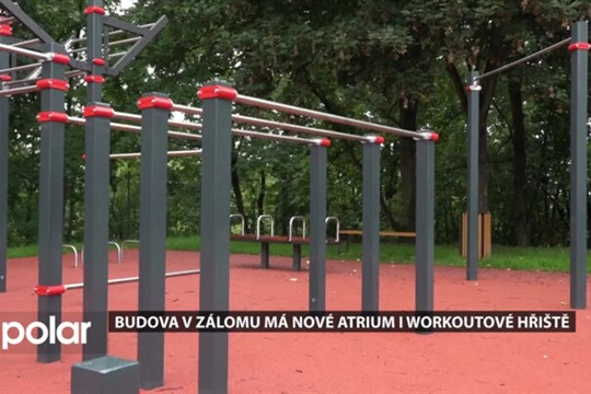 Budova bývalé školy v Zálomu má nové atrium i workoutové hřiště