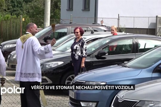 Věřící si ve Stonavě nechali posvětit vozidla