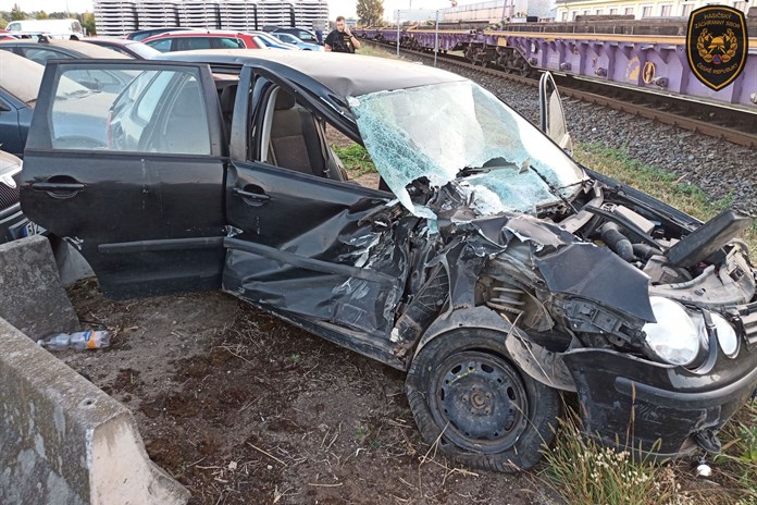 Řidič osobního automobilu vjel v Uherském Ostrohu pod vlak. Do nemocnice ho transportoval vrtulník