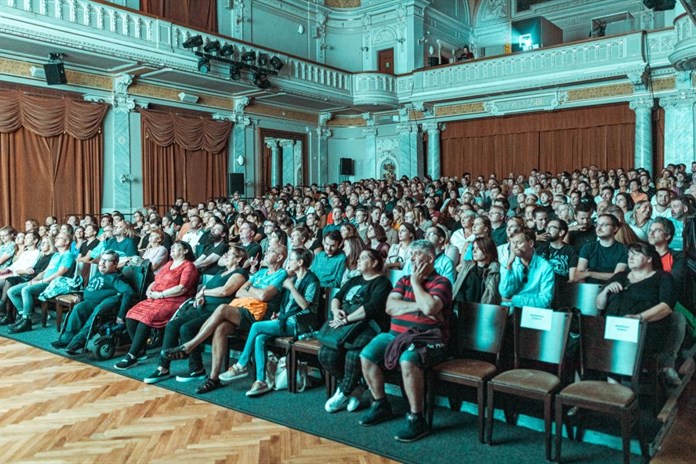 Letošní ročník Finále Plzeň zahájí ve světové premiéře Rok vdovy