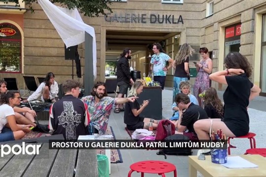 Prostor u Galerie Dukla patřil Limitům hudby. Nabídly nejen hudbu, ale i pokojíček s čajovnou