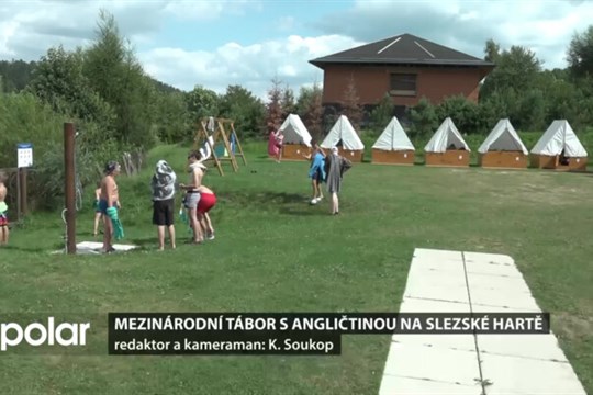 Na mezinárodním táboře s angličtinou na Slezské Hartě vysílají děti také on line do rádia