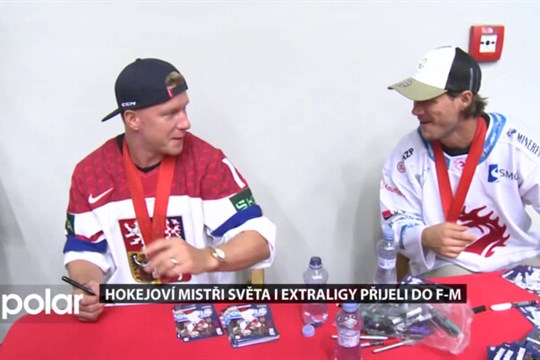 Hokejoví mistři světa i extraligy přijeli do Frýdku-Místku. Lidé si užili autogramiádu i zápas