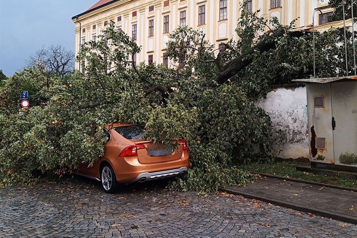 Zlínským krajem se v sobotu prohnaly bouřky. Podívejte se, co napáchaly