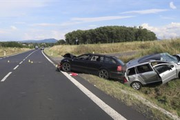 Tragická nehoda u Hroznětína na Karlovarsku! Senior zemřel, čtyři další lidé jsou zranění