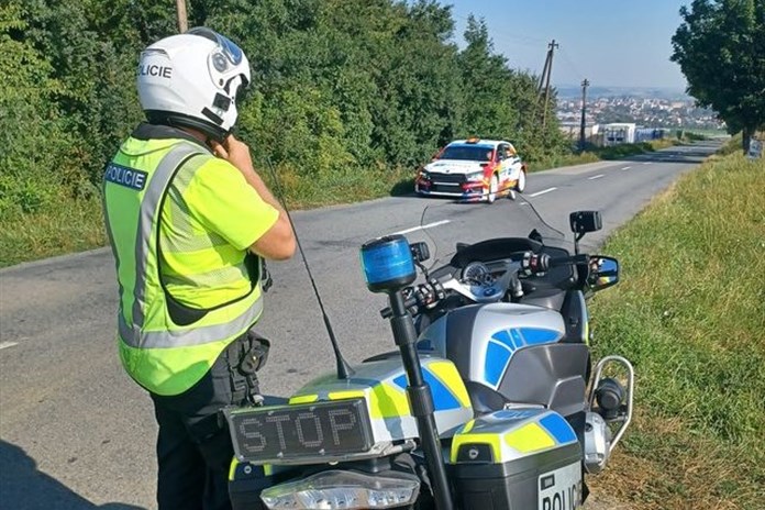 Během Barumky policisté řešili přes 300 dopravních přestupků. Pokutu dostala i jedna ze závodních posádek