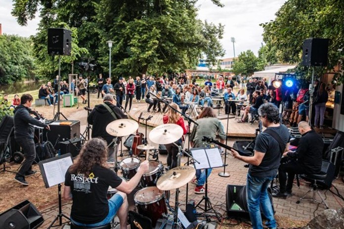 Plzeňské náplavky žijí kulturou. V pátek začal program u Úslavy