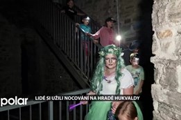 Lidé si užili nocování na hradě Hukvaldy, temnou zříceninou je provedly víly