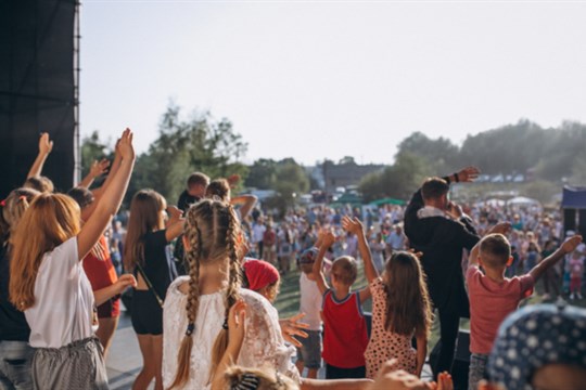 Do Dolní Lhoty u Ostravy se po letech vrací hudební festival Dolnohodský buben