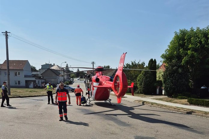 Vážná nehoda motorkáře na Kroměřížsku: na místo letěl vrtulník