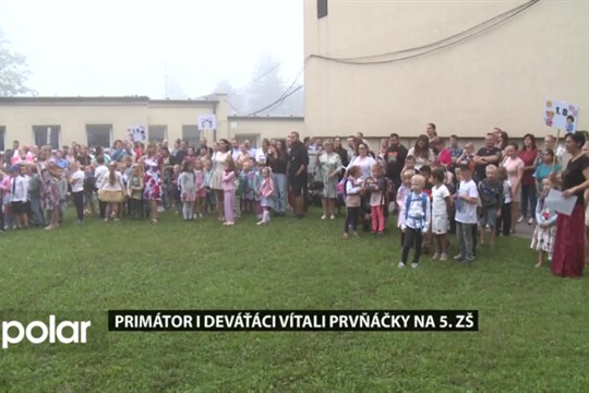 Prvňáčky na 5. ZŠ ve Frýdku-Místku vítali deváťáci, budou je provázet školním rokem