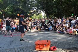 Koná se Busking Fest, ulice Plzně zaplaví umělci z celého světa