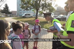 Policie dohlížela na chodce před školou na ulici Sjednocení