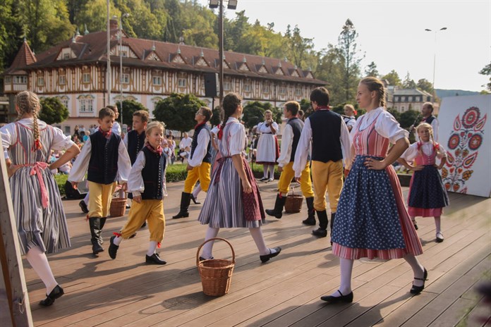 Srdce milovníků folkloru zaplesá! Luhačovice opět ožijí Písní a tancem