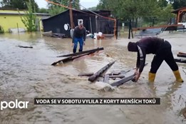 Voda se v sobotu vylila z koryt menších toků, některé silnice jsou uzavřené