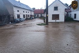 Tísňové linky ani na chvíli neutichají. Nejhorší situace byla v noci na Vsetínsku