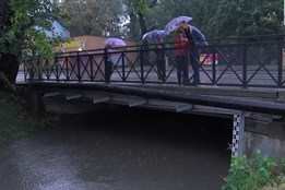 Voda zaplavila mimo jiné silnici do Bohuslavic