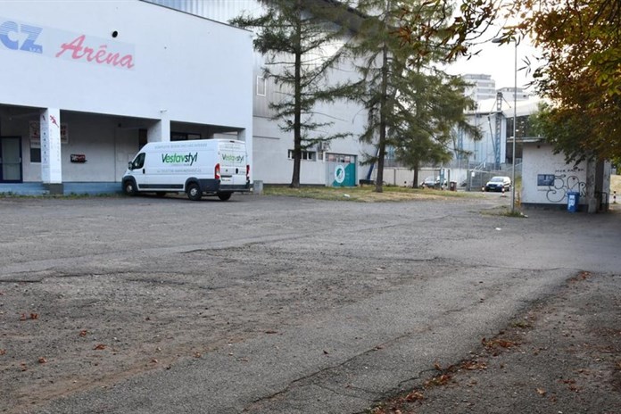 Prostor před plzeňským zimním stadionem projde proměnou