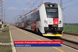 Kraj bude s Prahou jednat o posílení vlaků a tramvají