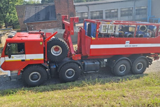 Hasiči stěhují výkonná čerpadla do dosud zaplavených míst