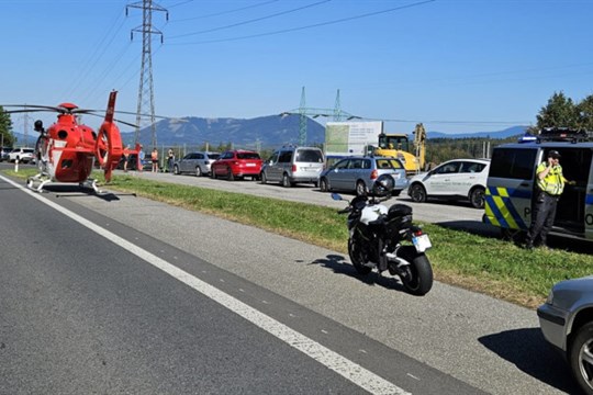 Na Pinduli zemřel 36letý motorkář, řidič v osobním autě mu zřejmě nedal přednost, policie hledá svědky